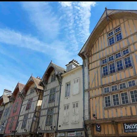 Superbe T2 De Caractere Au Centre Classe 3 Etoiles Troyes Esterno foto