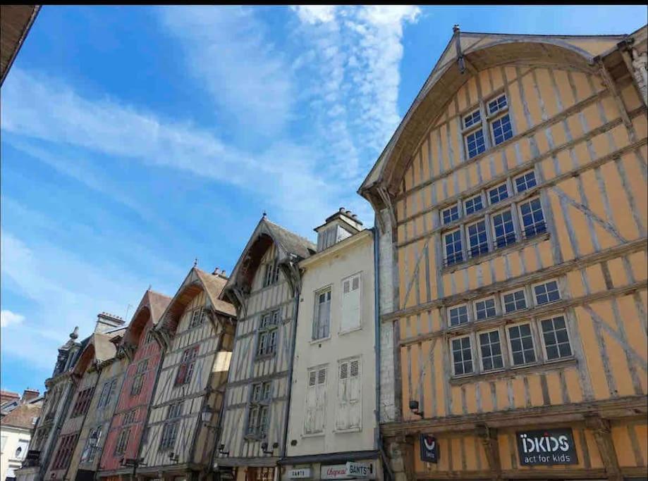 Superbe T2 De Caractere Au Centre Classe 3 Etoiles Troyes Esterno foto